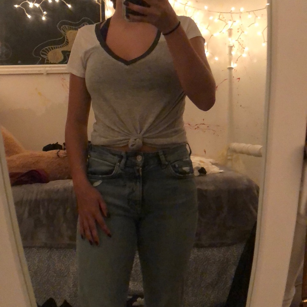 Basic light color tee.